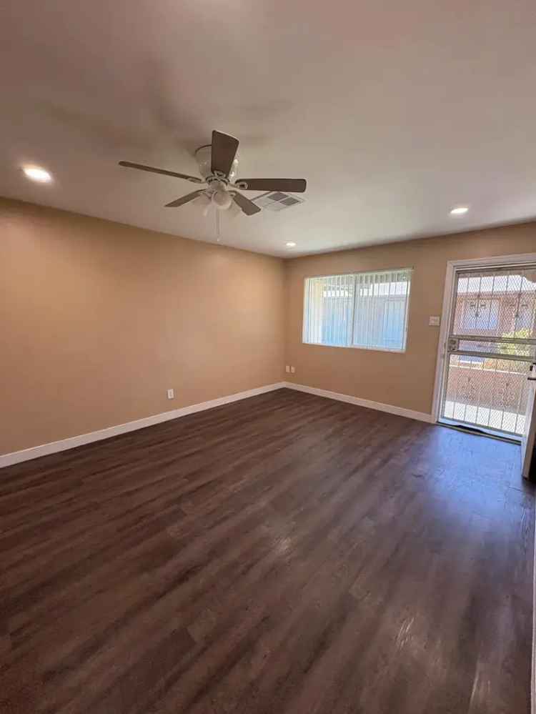 Rent Cozy Apartment Unit near Downtown with Modern Features