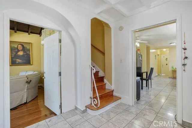 House For Sale in 2546, South Bronson Avenue, Los Angeles, California