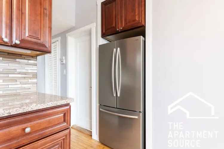 Rent 2 Bed Apartment in West Town Wicker Park with Modern Features