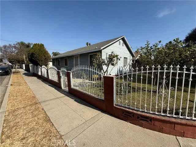 House For Sale in 903, East 7th Street, Pomona, California