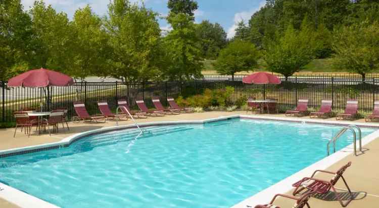 Rent Apartments in Woodbridge VA with Clubhouse and Pool