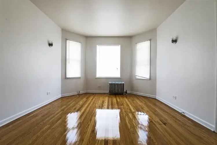 Rent Apartments in East Chatham Chicago with Great Amenities