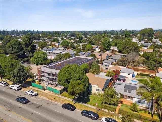 House For Sale in 16643, Victory Boulevard, Los Angeles, California