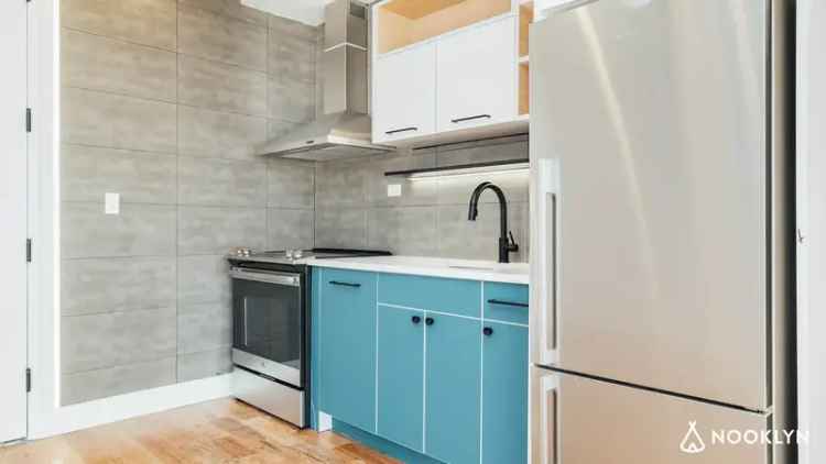 Rent Luxurious Apartment with Private Balcony in Brooklyn