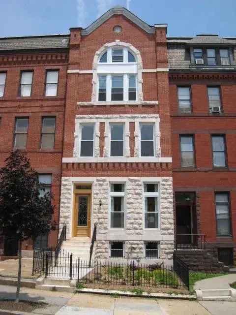 Rent Apartment Unit in Baltimore with Renovated Features and Amenities