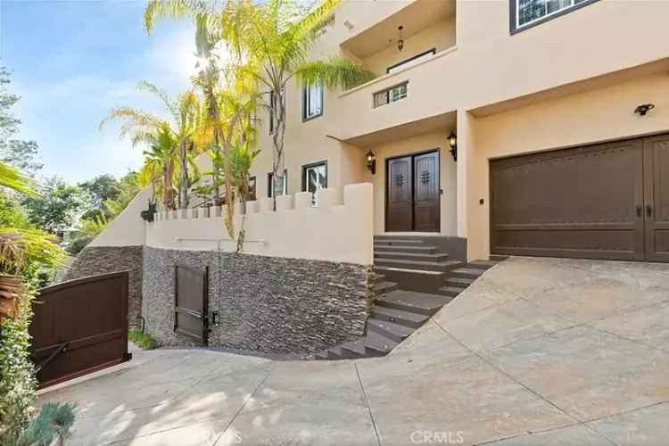 Rent luxurious tri-level home in Hollywood Hills with stunning views