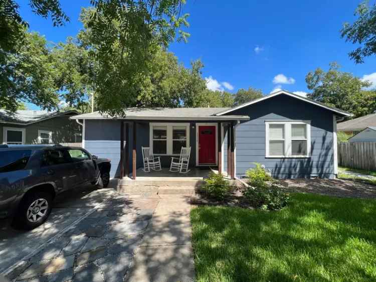 Rent Bungalow with Guest House in Brentwood Austin with Modern Features