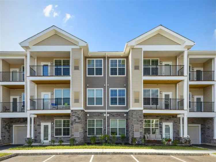 Rent Luxury Apartments in Mt. Laurel NJ with Scenic Features