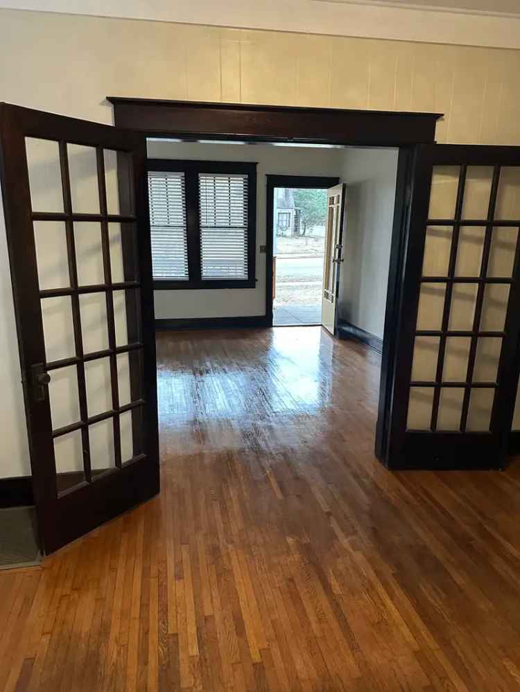 Rent Spacious 1BR Apartment Unit in a Historic Building with Modern Upgrades