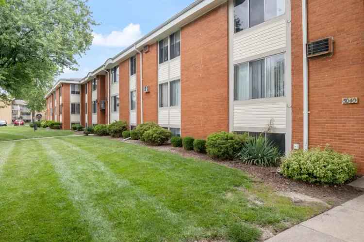 Rent Studio 1 and 2 Bedroom Apartments in West Toledo with Amenities