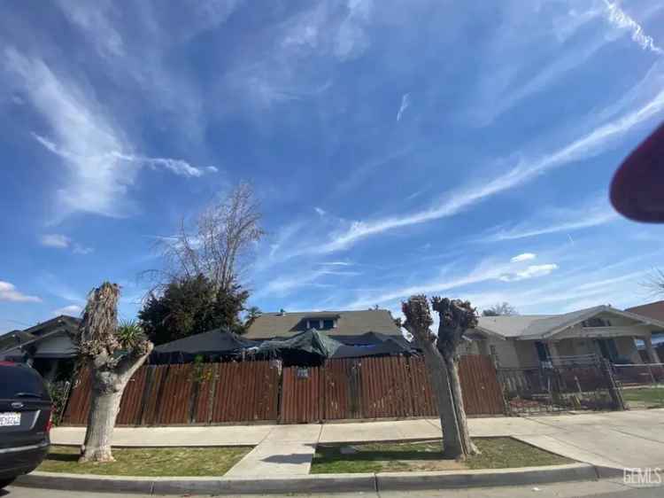 House For Sale in 706, L Street, Bakersfield, California