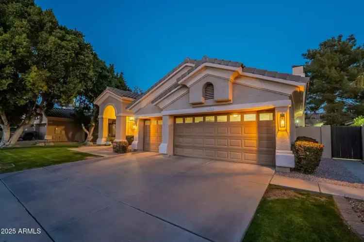 Buy House in Paradise Valley with Luxury Features and Pool