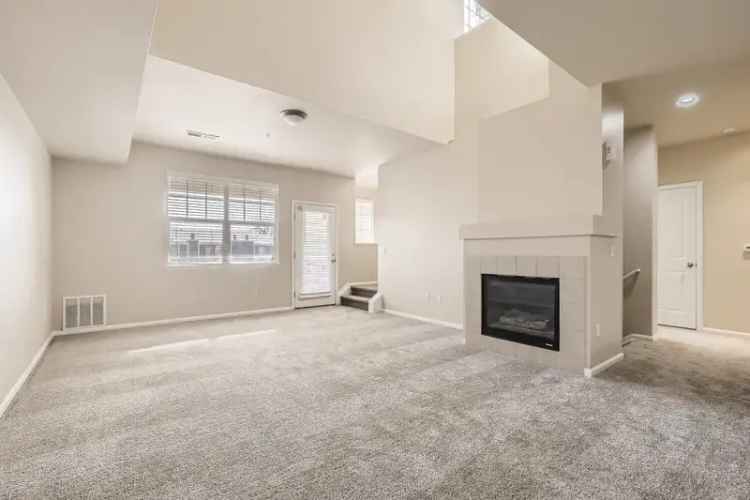 Rent Apartments at Maple Leaf Townhomes in Arvada with Modern Amenities