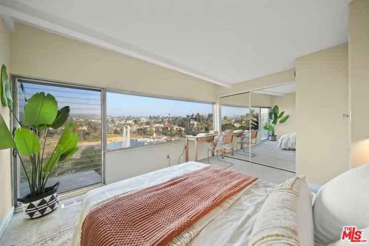 House For Sale in 1701, Clinton Street, Los Angeles, California