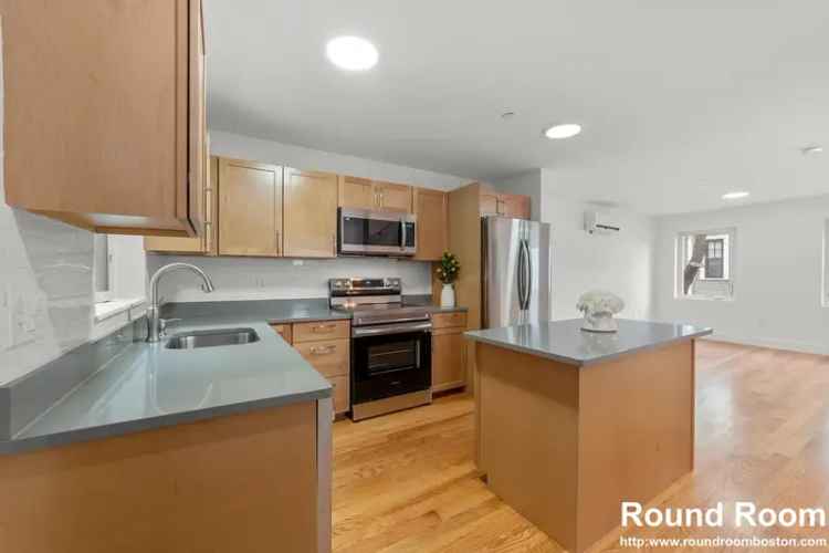 Rent Exquisite Townhome in Cambridge with Modern Finishes and Ample Space